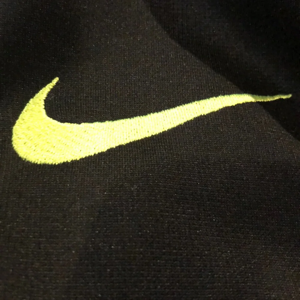 Nike thermafit black and highlighter yellow hoodie - Picture 8 of 8